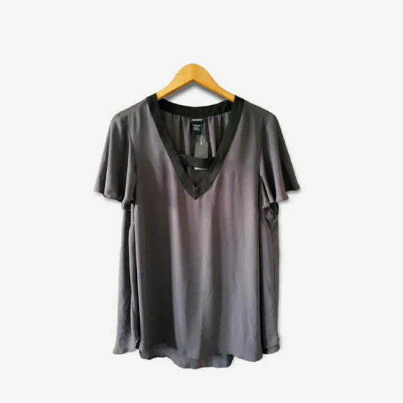 Torrid Blouse Women's Size 1 Gray Georgette Flutter Sleeve Semi Sheer  NWT - Picture 1 of 5